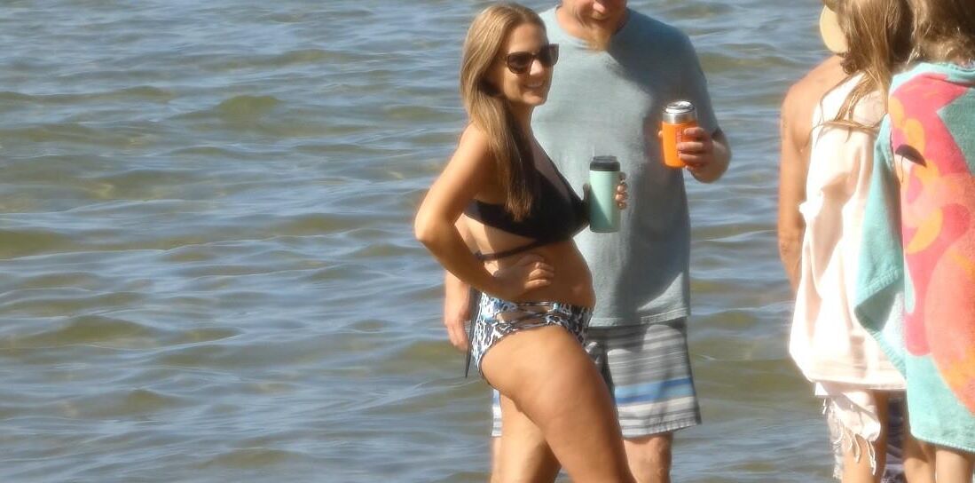 Mãe da bunda flácida de Fatass na praia