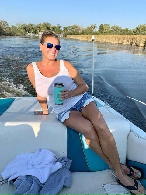 Busty Amateur Milf Hotwife Melissa