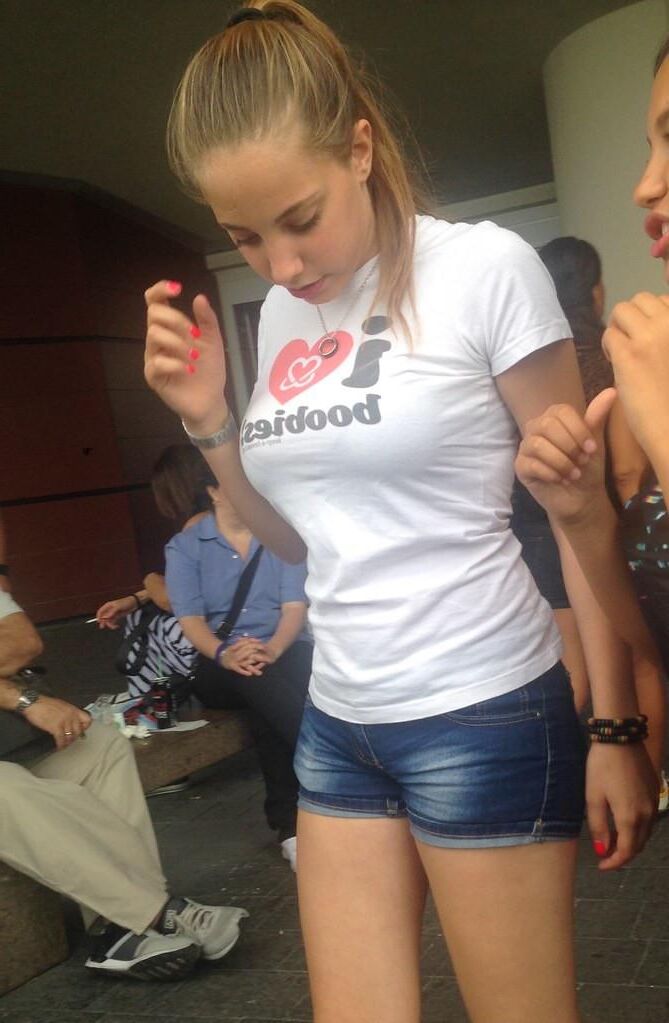 Flicking Finds of Beauty Random Candids