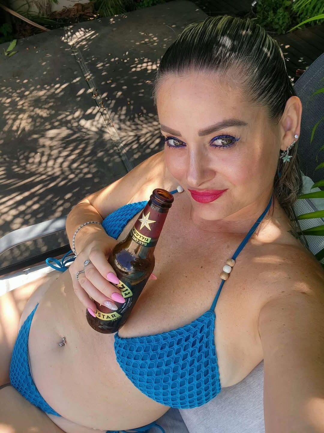 Yo milf из Израиля Лиора показывает свою коллекцию бикини