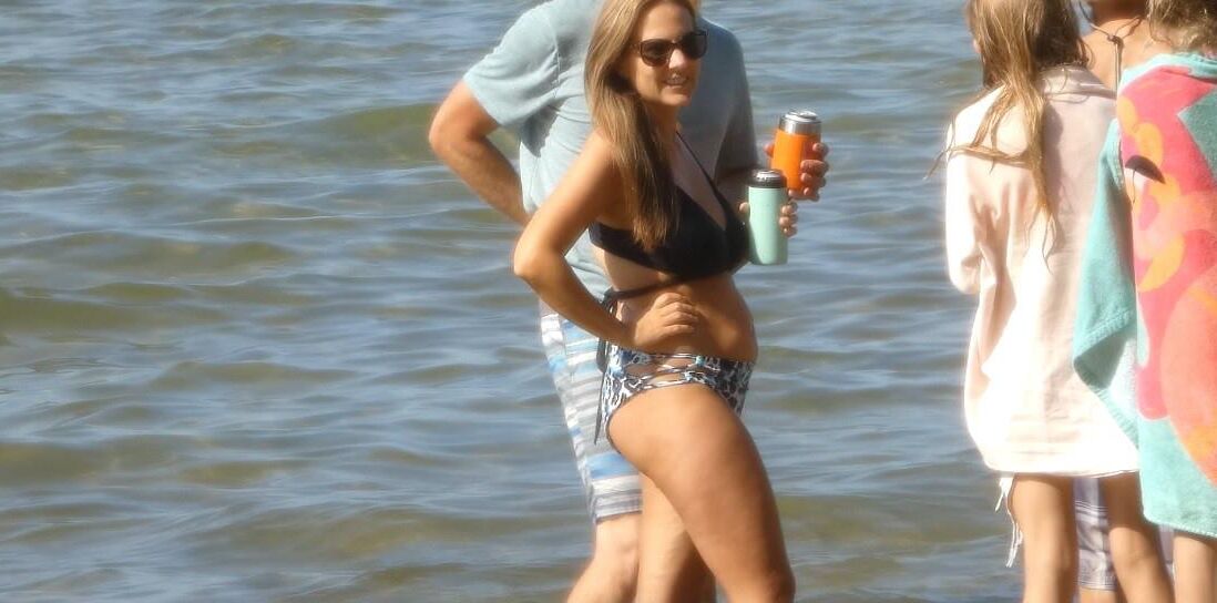 Mãe da bunda flácida de Fatass na praia