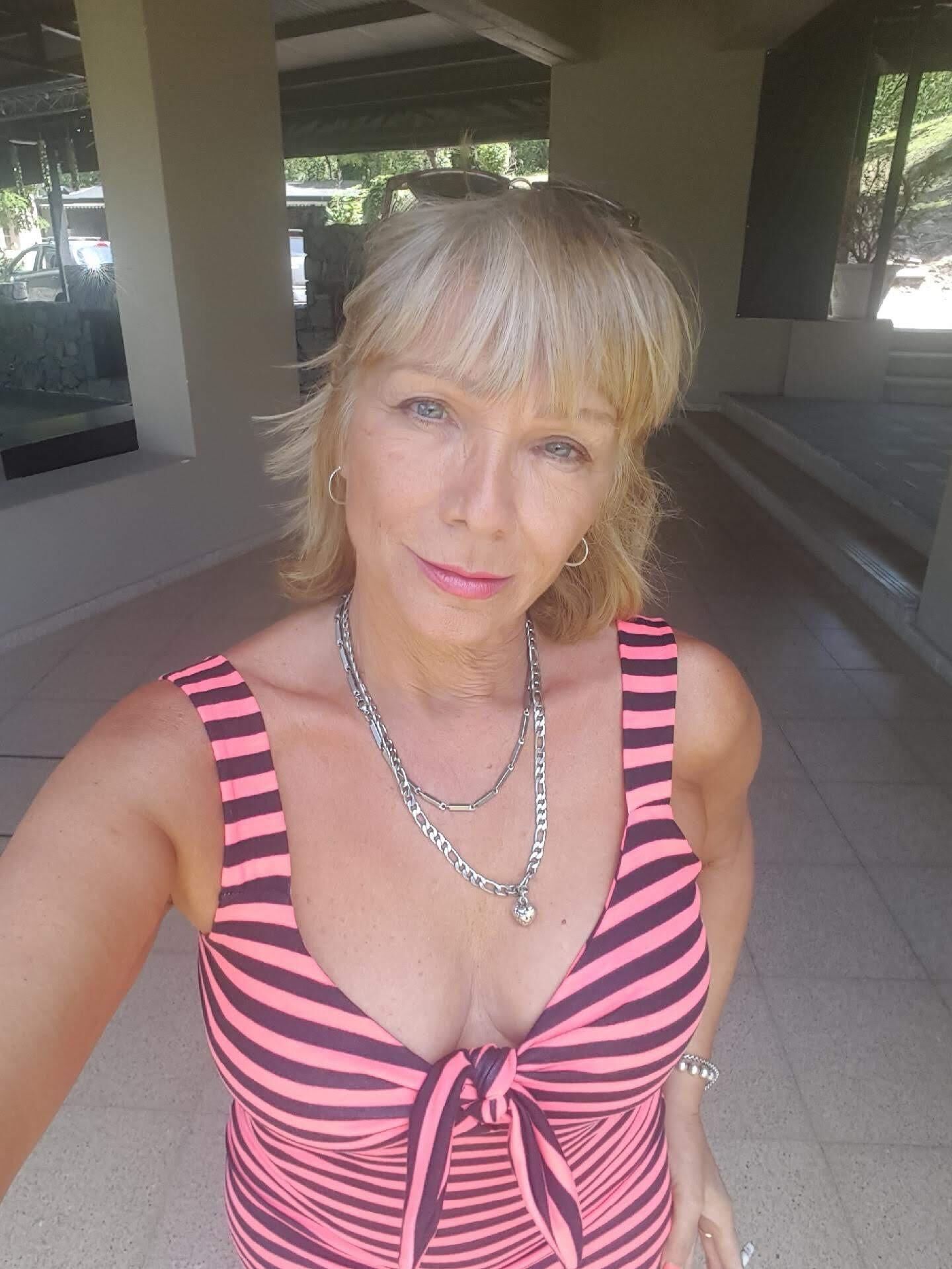 Andrea, meine liebe Mutter, she's still got it