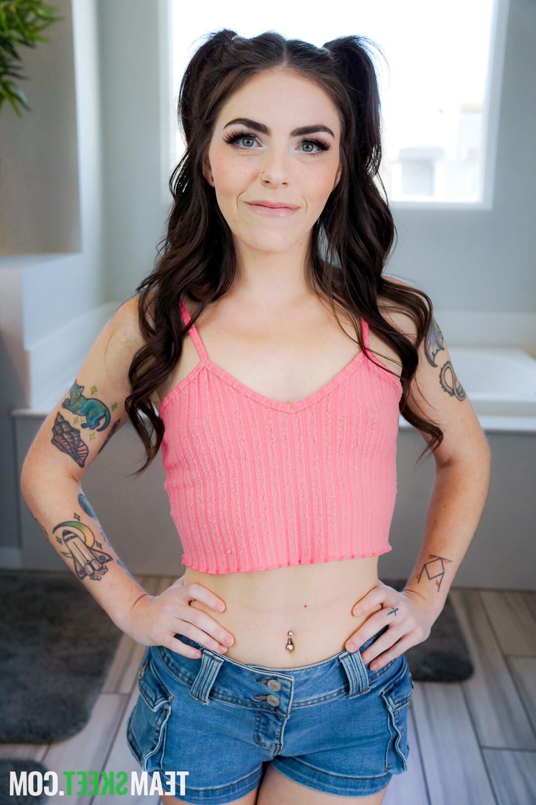 Tiny Rhea yo Pound My Daddy Issues Away