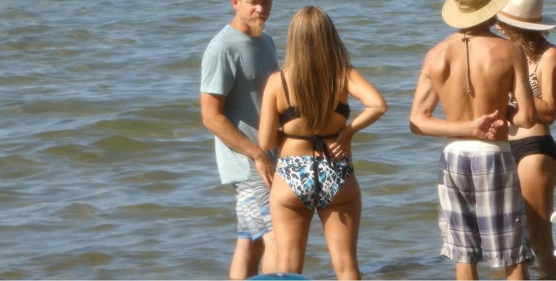 Mãe da bunda flácida de Fatass na praia