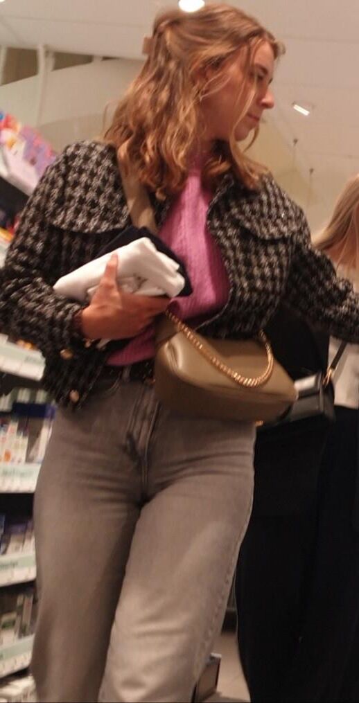 Candid Pawgs Tight Jeans and Pants