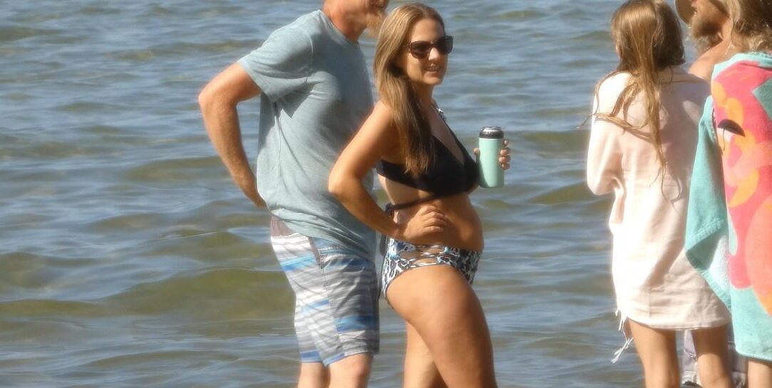 Mãe da bunda flácida de Fatass na praia