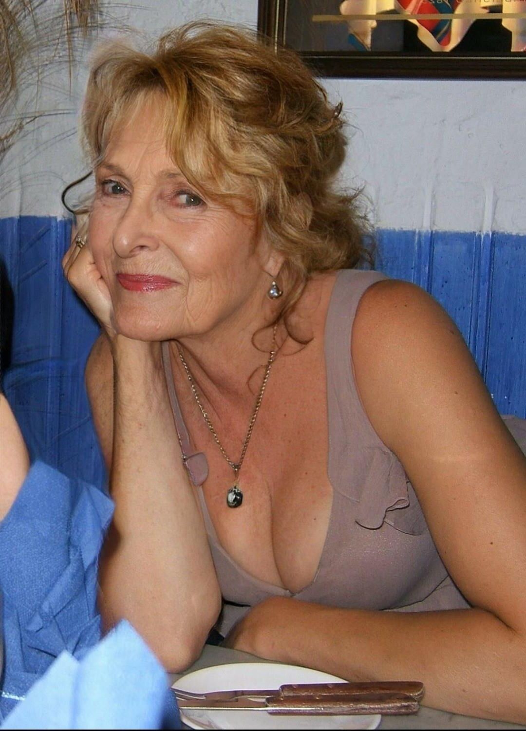 MILFs e Gilfs aleatórios