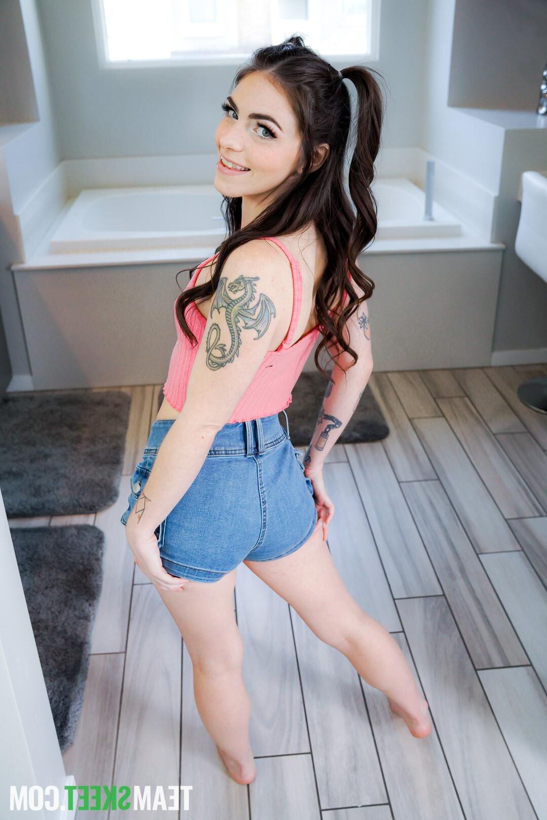 Tiny Rhea yo Pound My Daddy Issues Away
