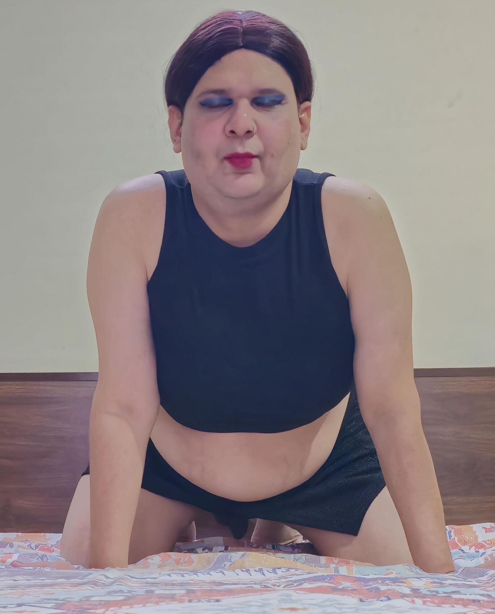 Shemale Monica M в шоу в черной юбке