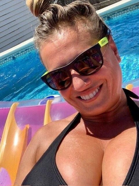Busty Amateur Milf Hotwife Melissa