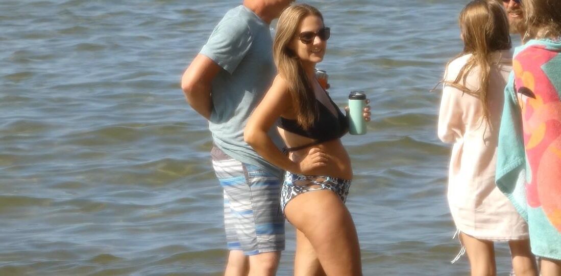 Mãe da bunda flácida de Fatass na praia