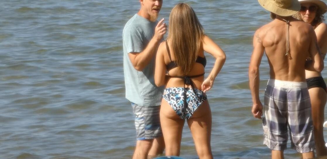 Mãe da bunda flácida de Fatass na praia