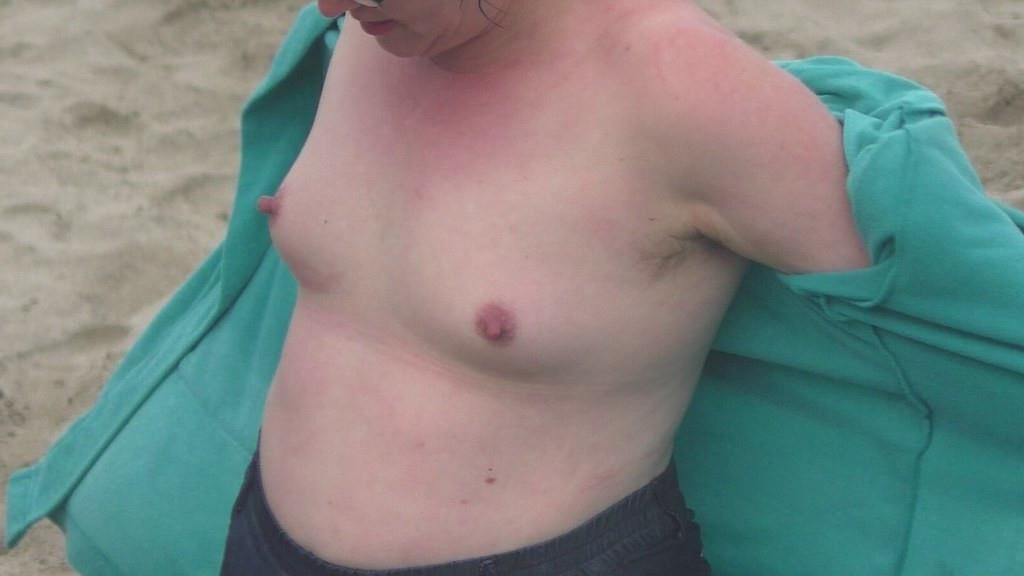 milf flashing small tities