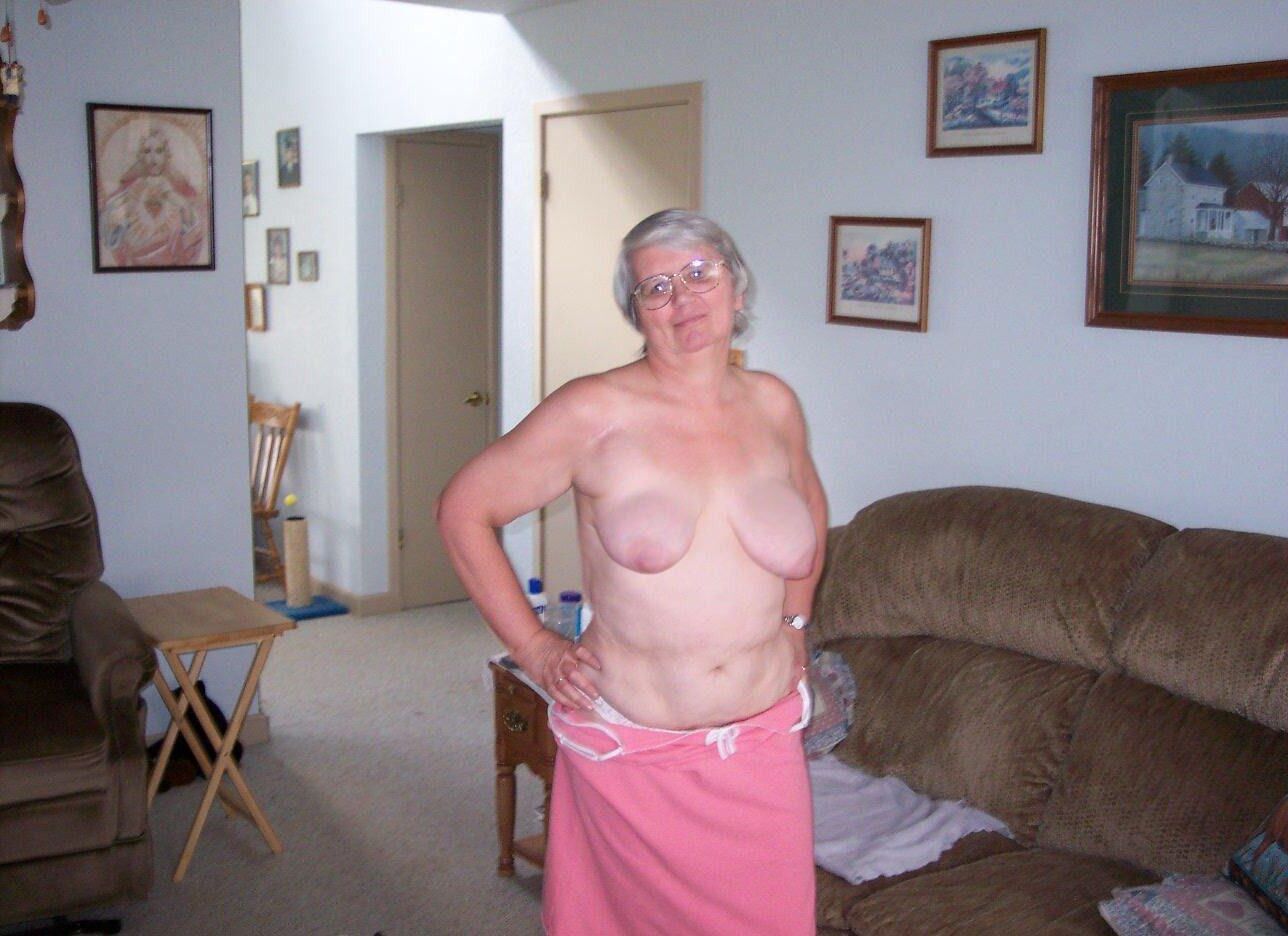 Mamie, Montres Moi Tes Seins ...