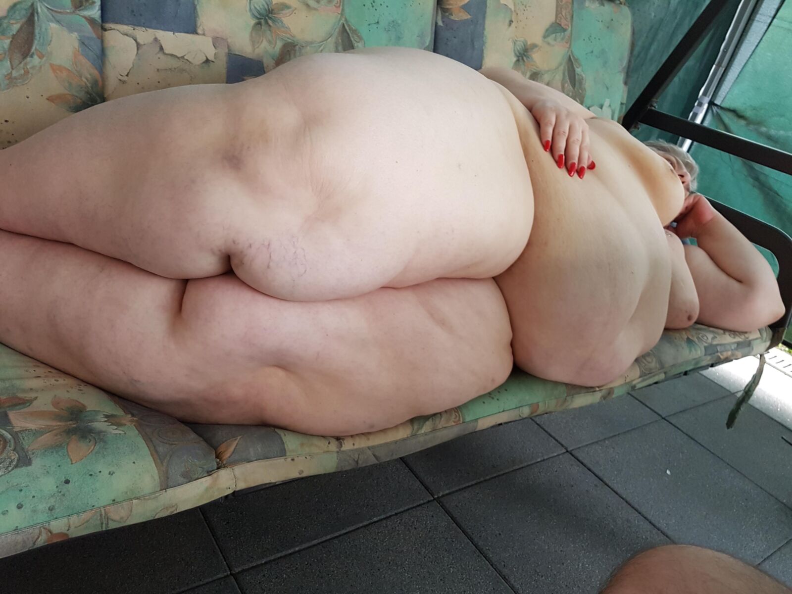 Schamlose ssbbw fettsau nackt