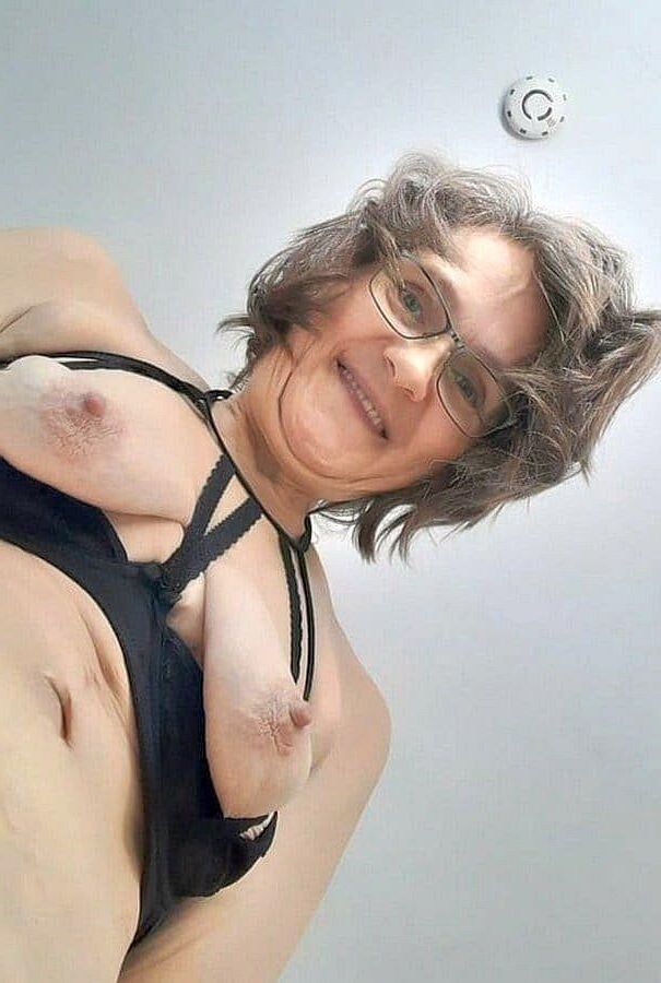 Mamie, Montres Moi Tes Seins ...