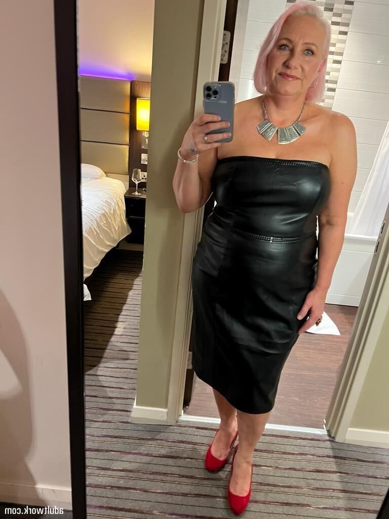 Curvy Cougar 