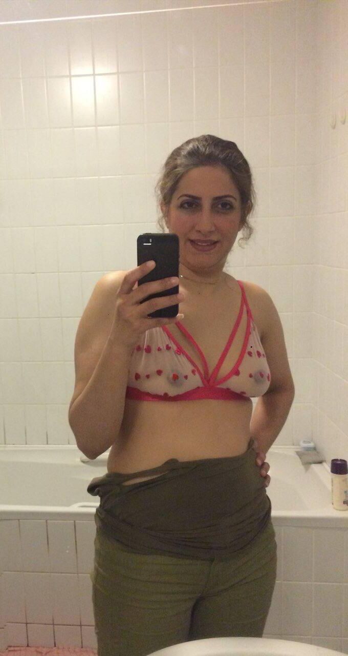 セクシーなイランの妻ミルフ・ラナ