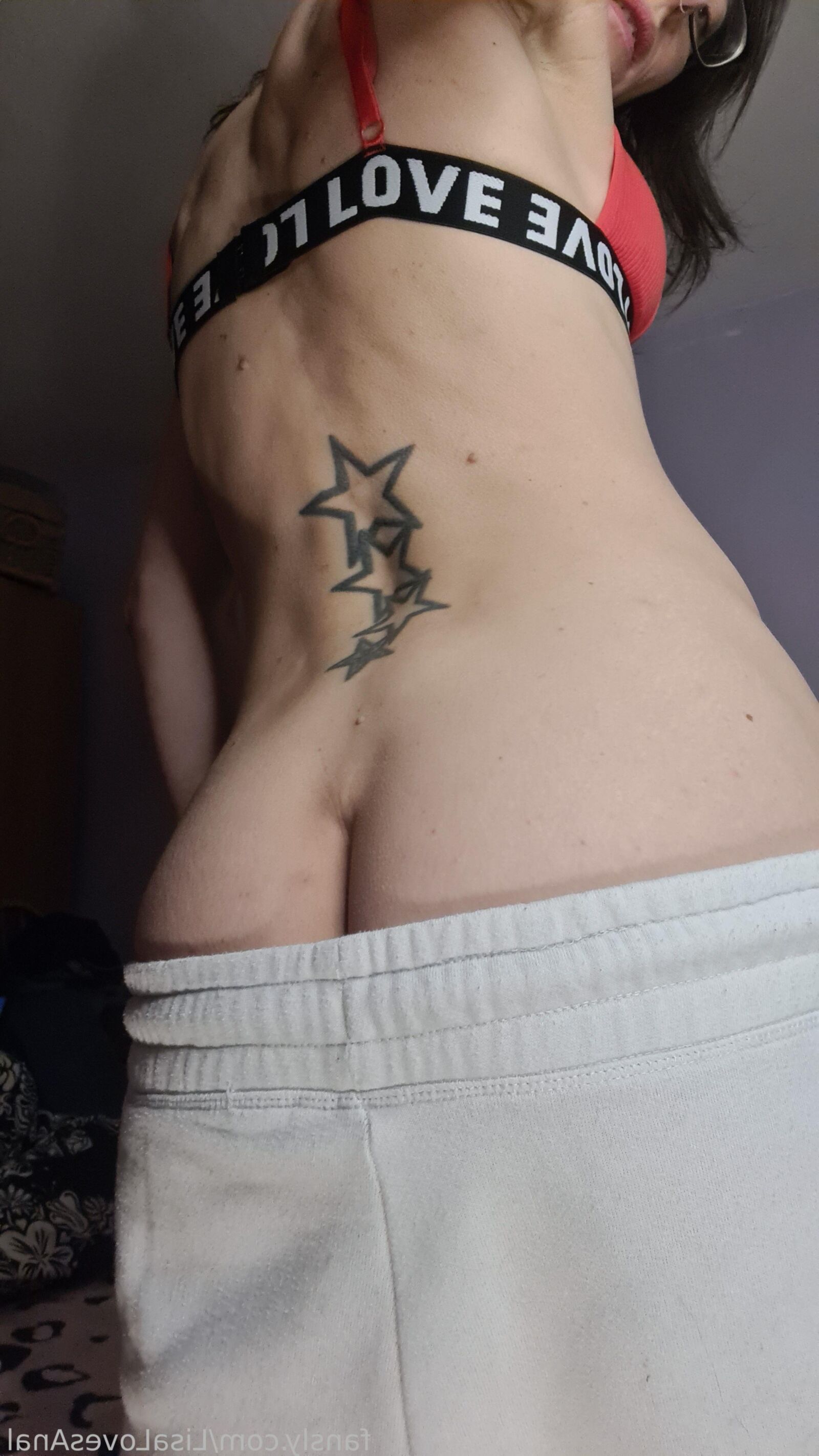 lisaxxx alias lisalovesanal (partie)