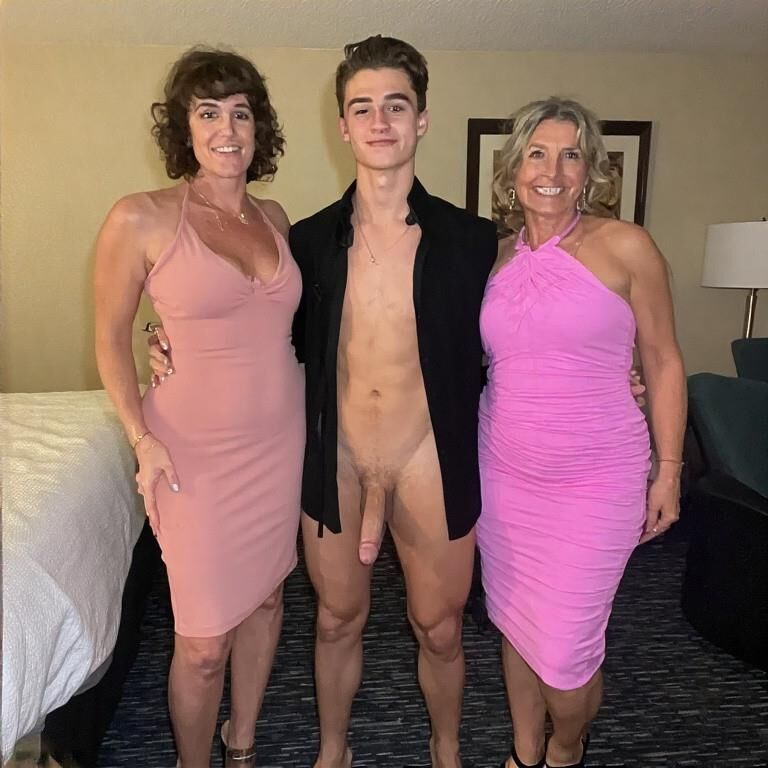 AI hen parties with college stud