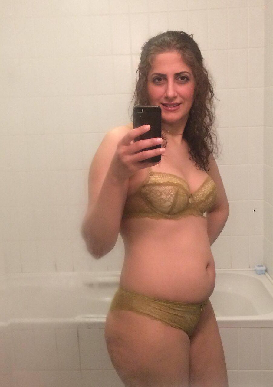 セクシーなイランの妻ミルフ・ラナ