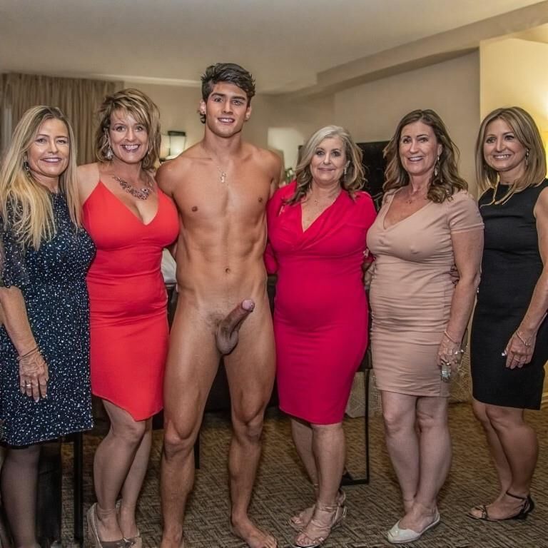 AI hen parties with college stud