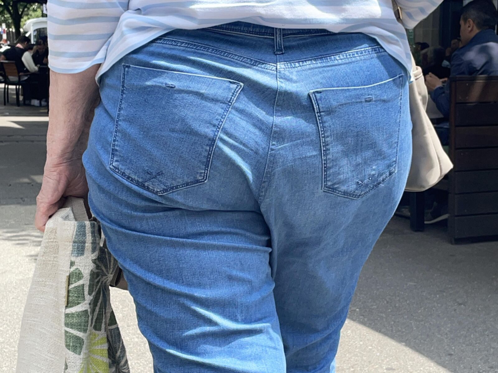 Горячая задница откровенна