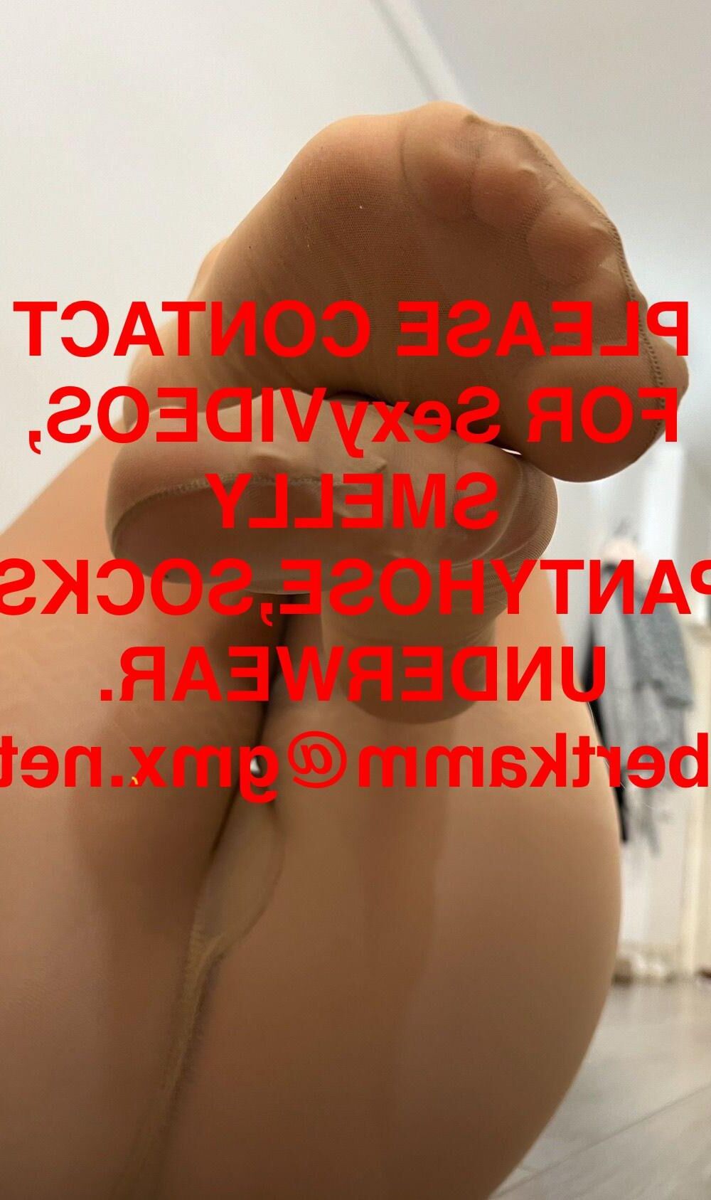 Milf domina looner pieds sexy seins de gros mamelon