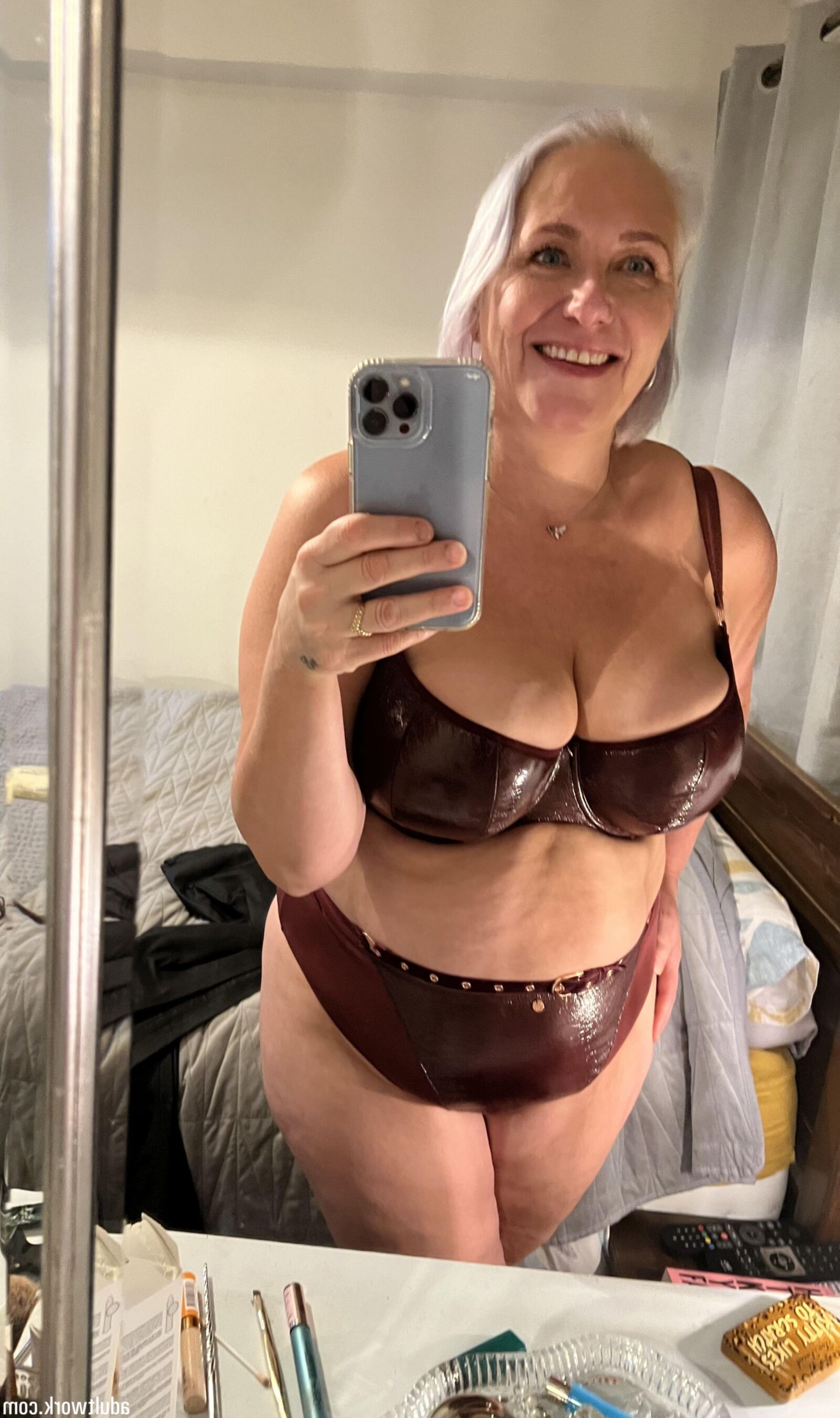 Curvy Cougar 