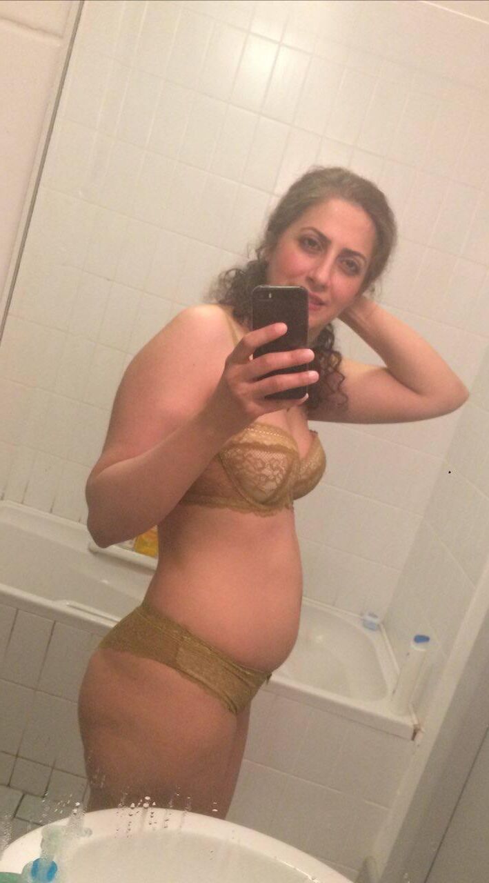 セクシーなイランの妻ミルフ・ラナ