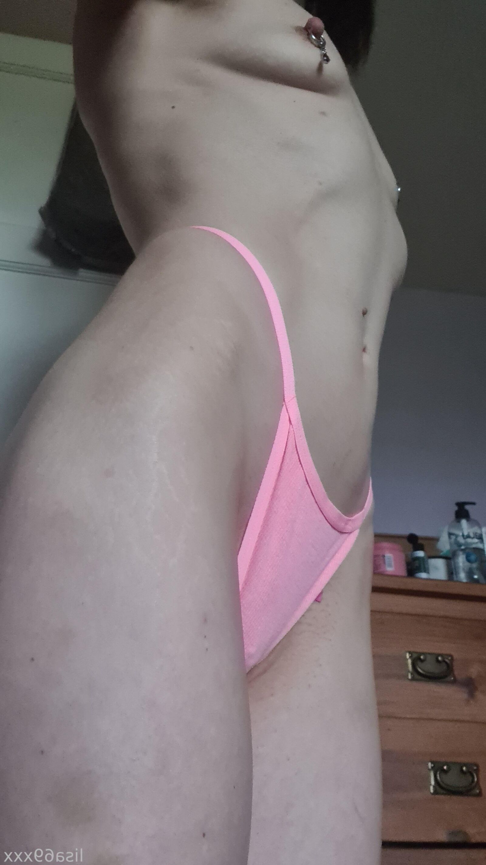 lisaxxx alias lisalovesanal (partie)