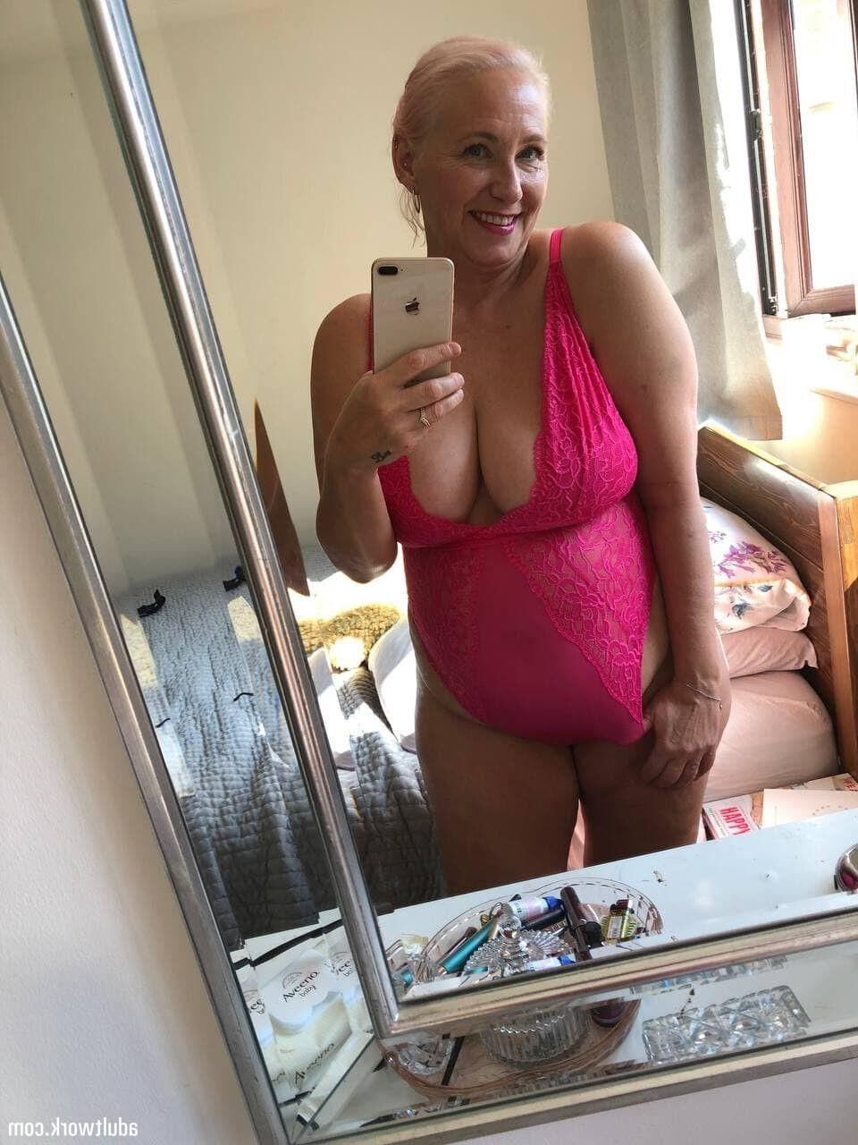 Curvy Cougar 