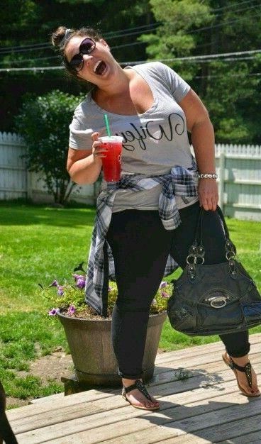 P Intérêt pour la fashionista de la beauté curvante (blogueur MILF)