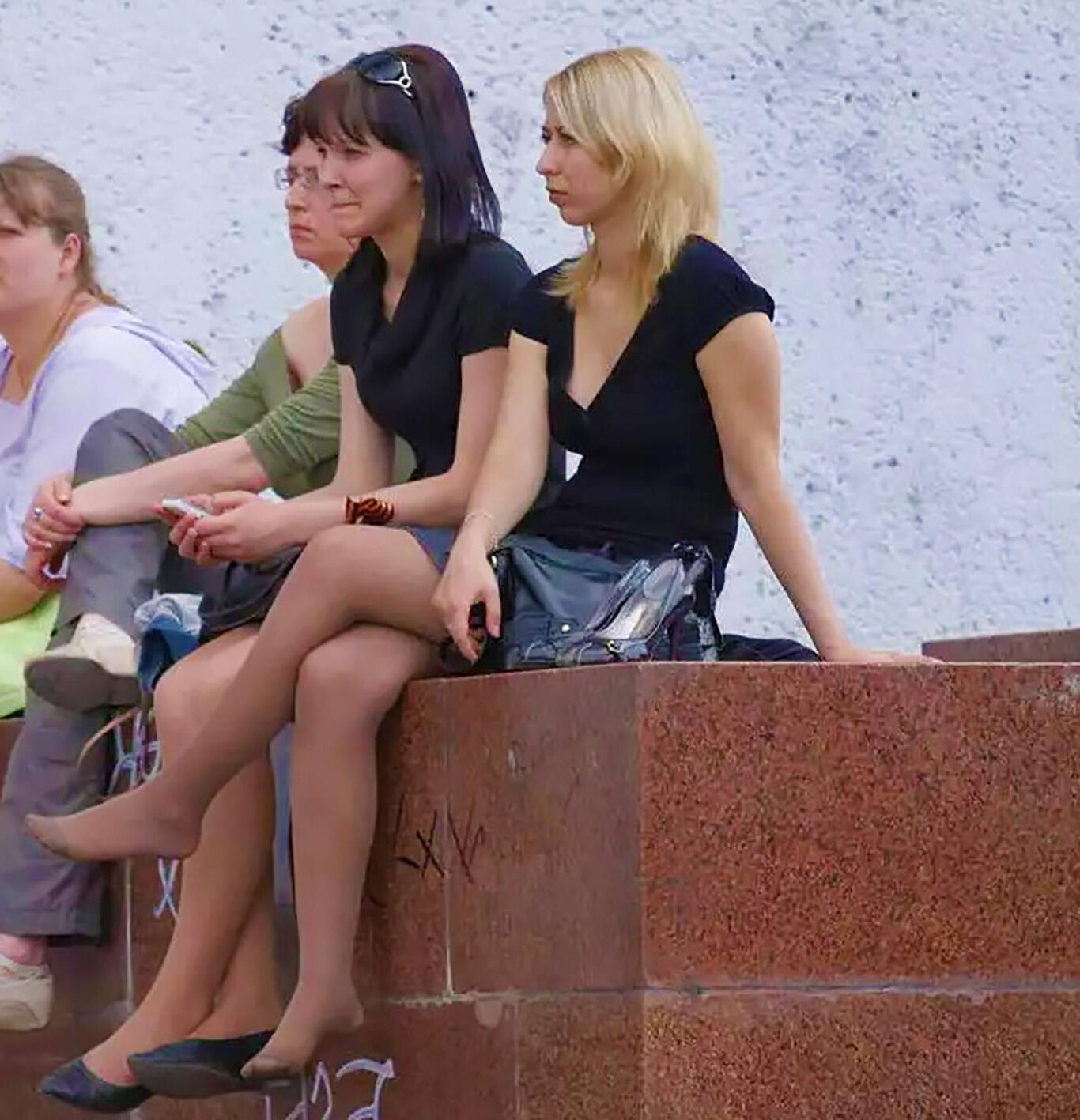 Русские дамы Джеленки на фонтанах