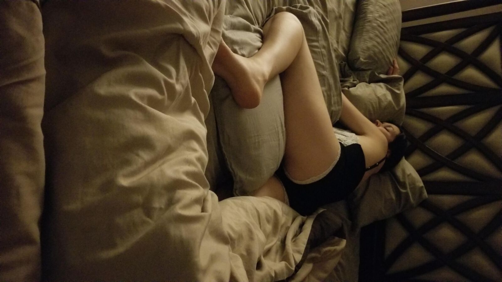 Voyeur Glimpses of the Unaware Epicurean Wife