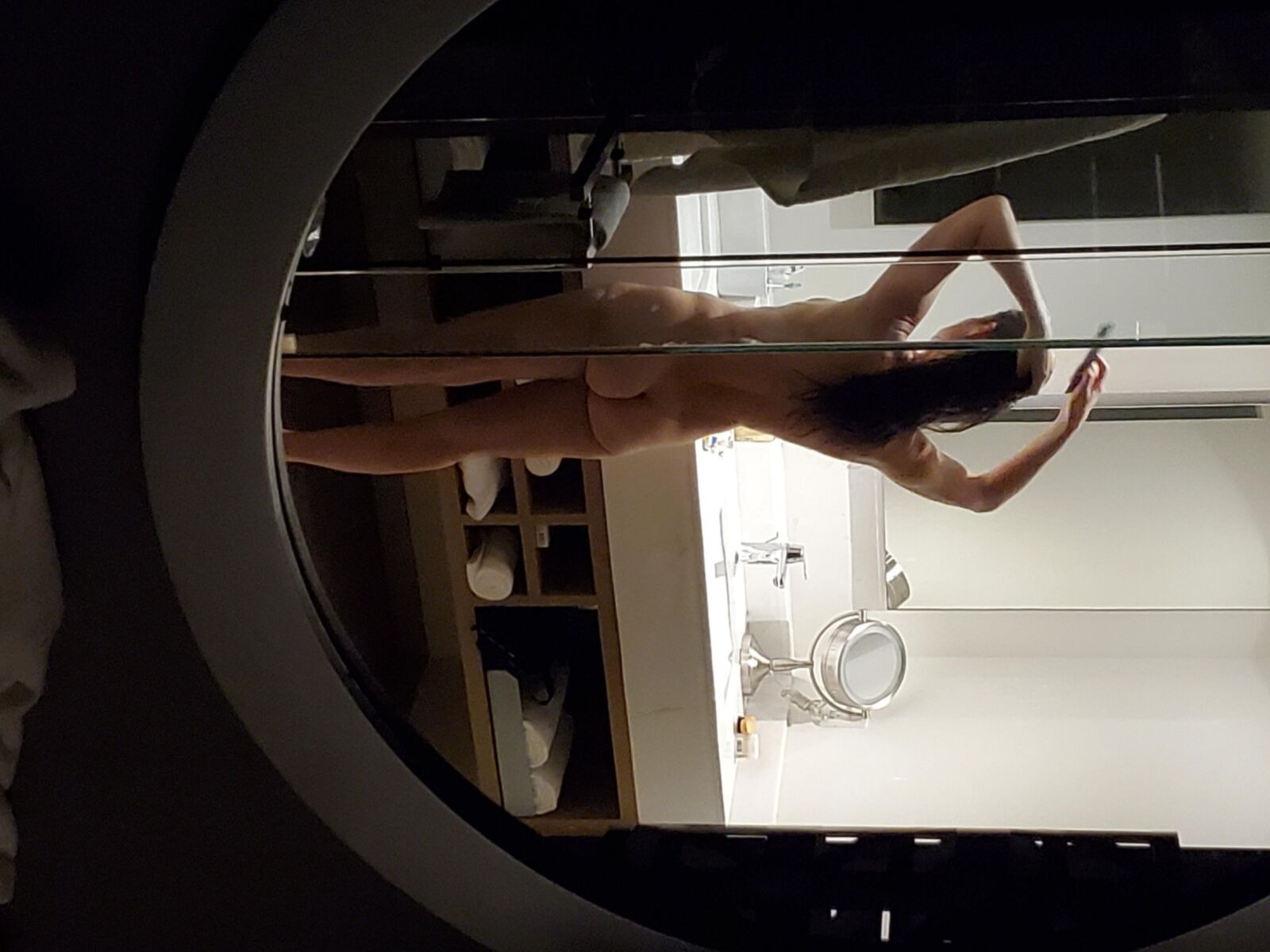 Voyeur Glimpses of the Unaware Epicurean Wife