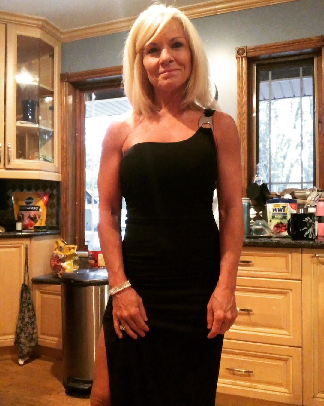 Sexy madura en los vestidos