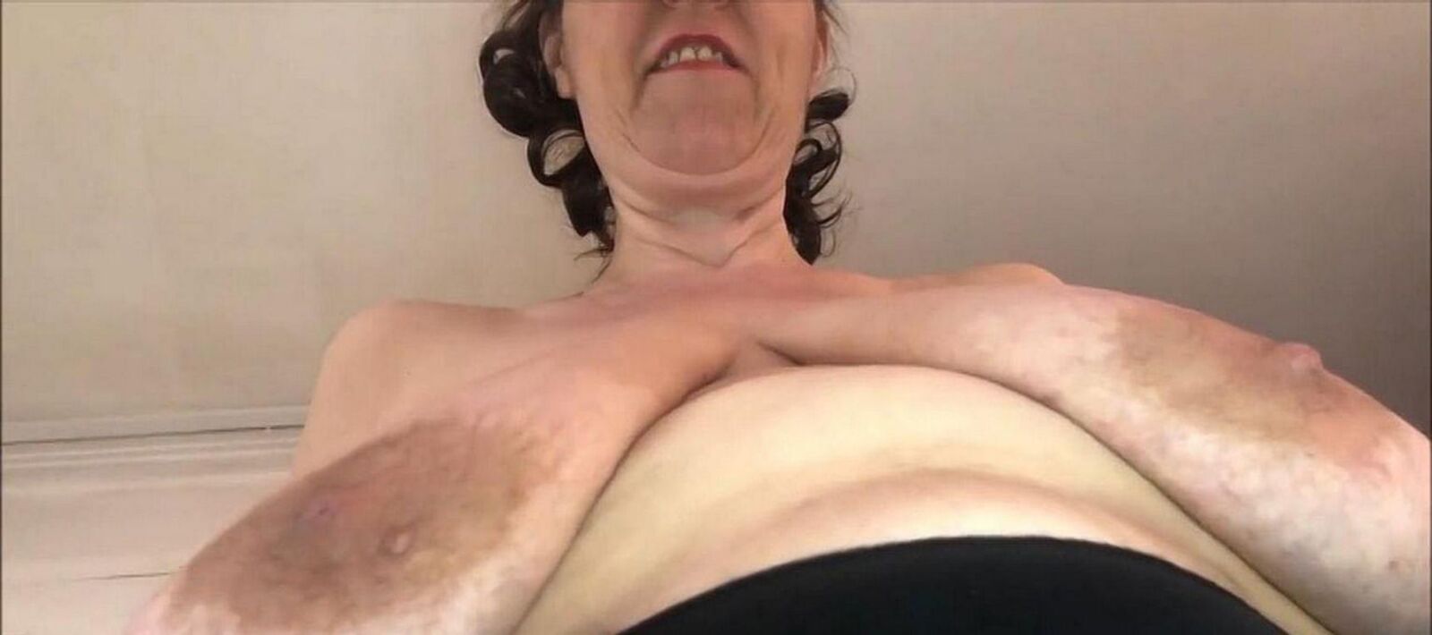 DELICIOUS MATURE BOSOMS