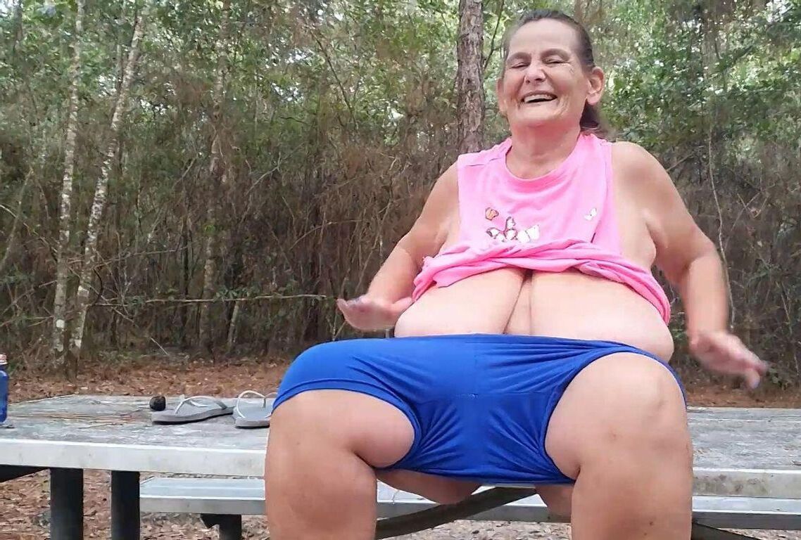ENJOY SARAH'S MAGNIFICENT BIG BOSOMS