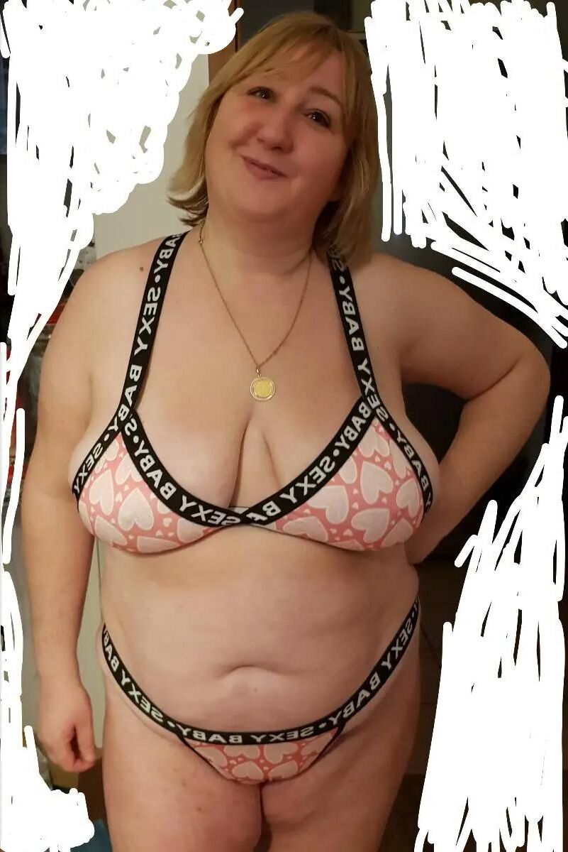 sexy busty bbw mature slut 