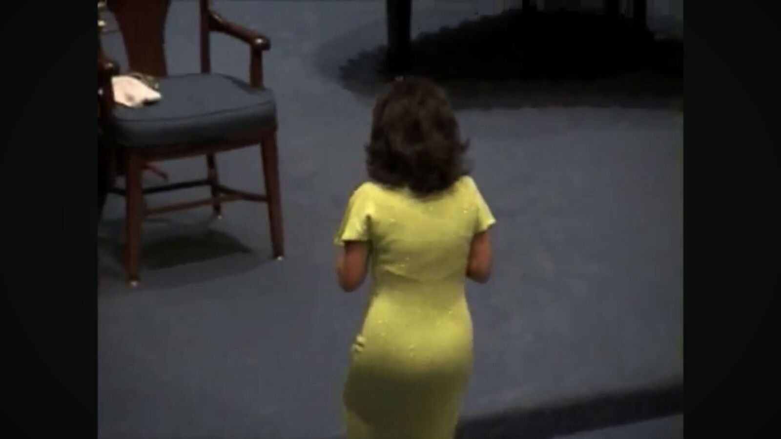 Darlene Bishop Ass con un vestido ajustado