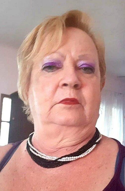 Damas maduras que quieren aplastar tus bolas