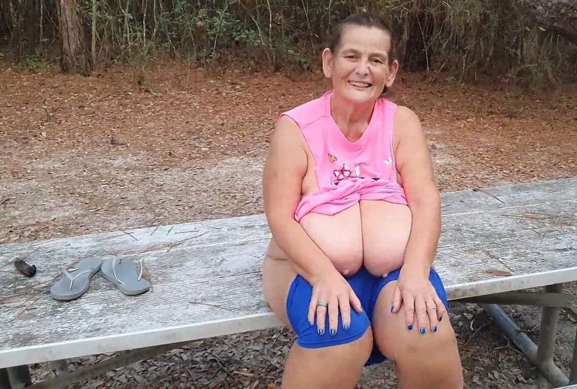ENJOY SARAH'S MAGNIFICENT BIG BOSOMS