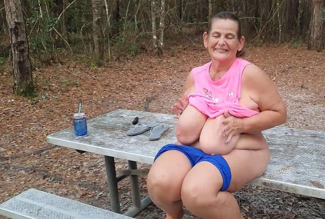 ENJOY SARAH'S MAGNIFICENT BIG BOSOMS