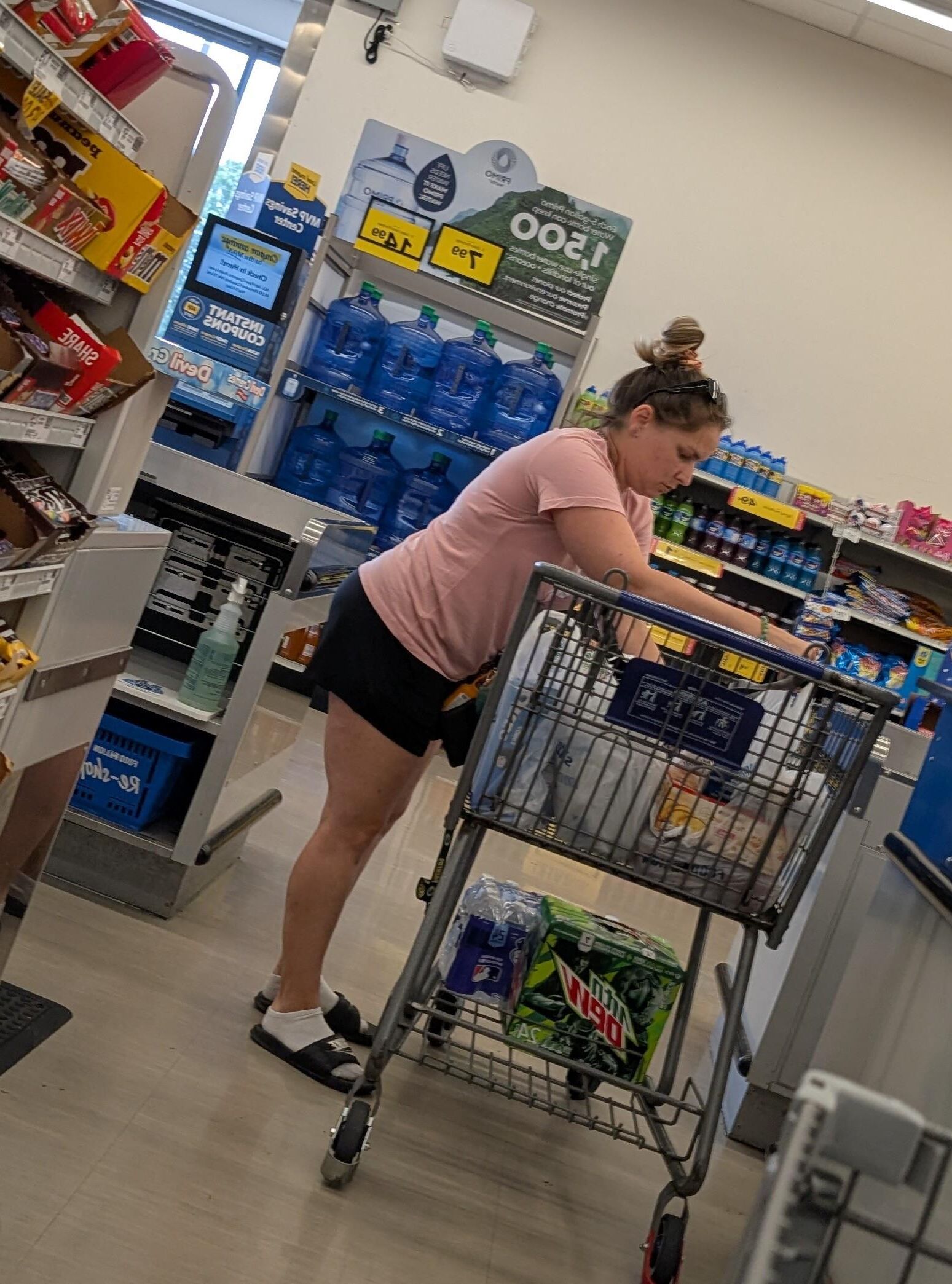 Awesome legs milf shopper