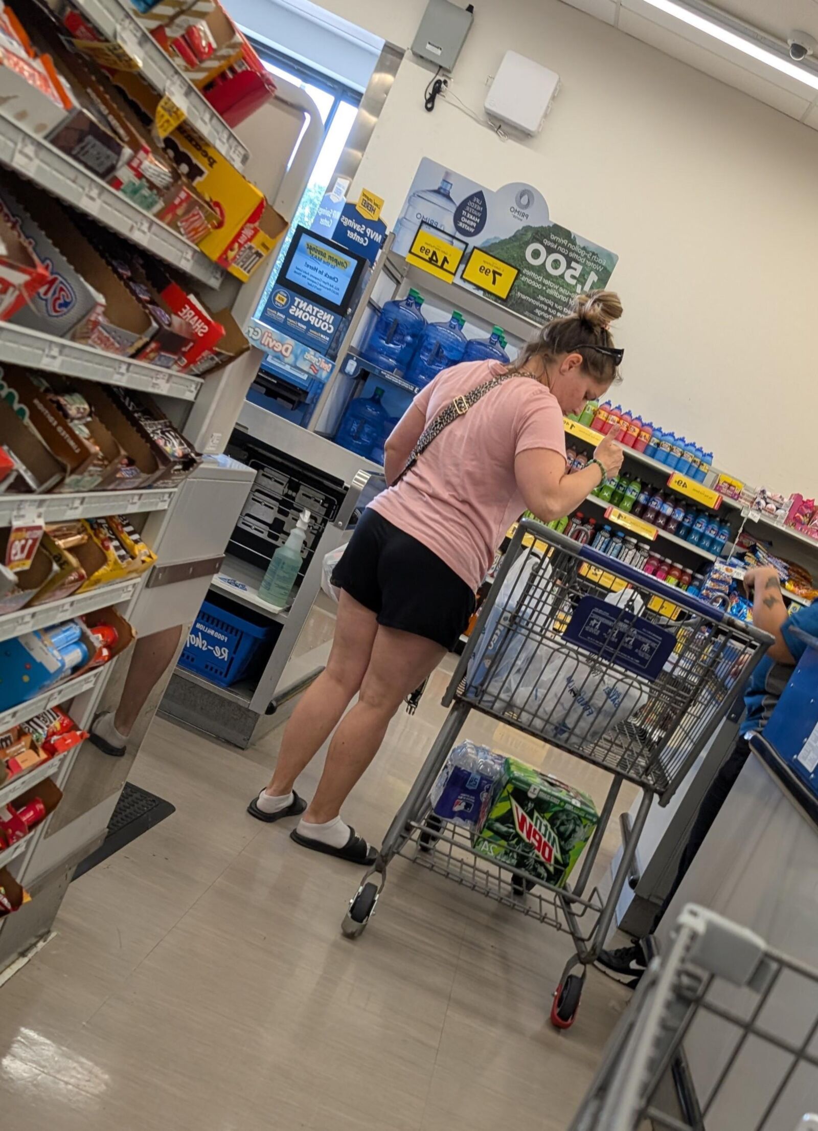 Awesome legs milf shopper