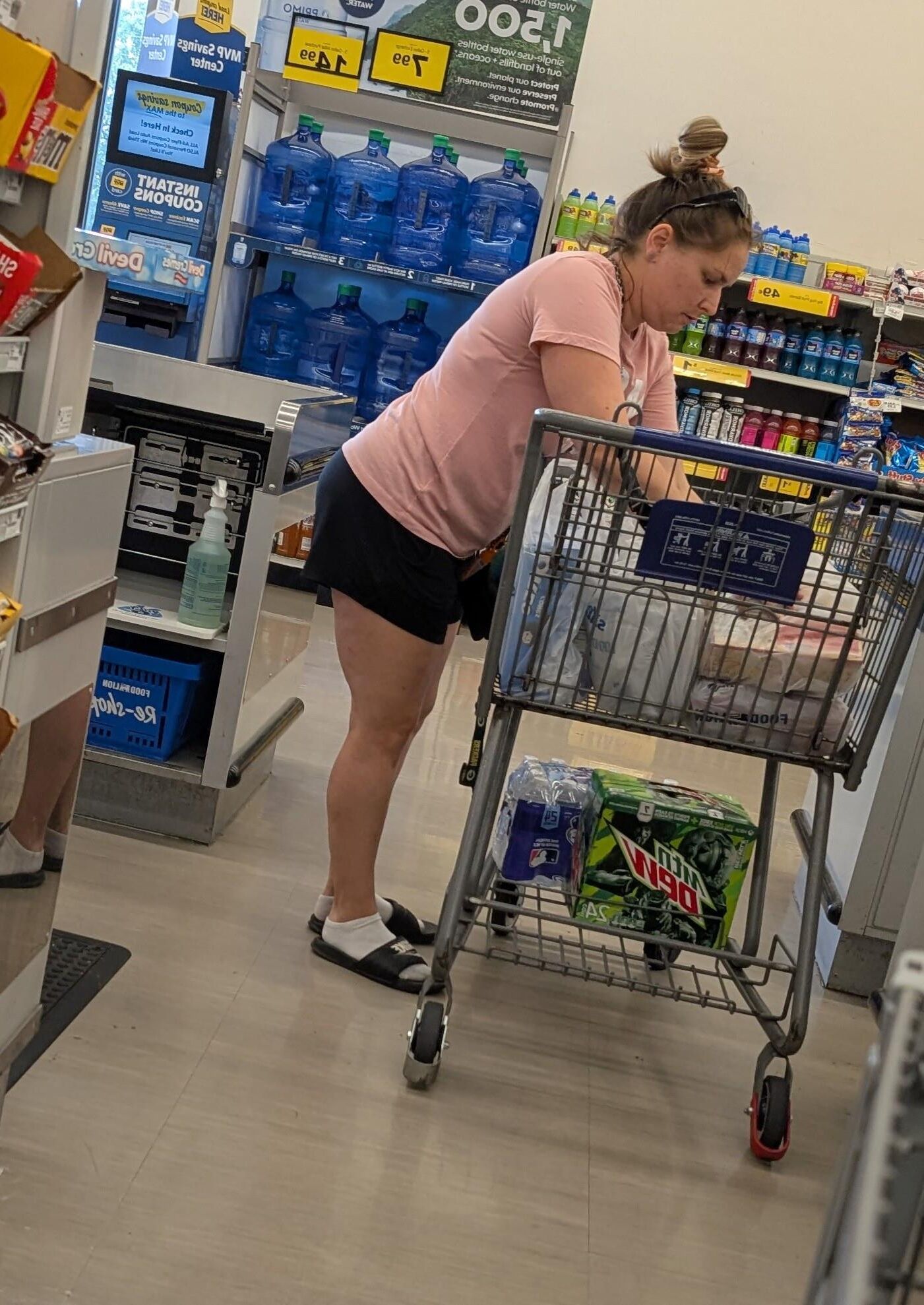 Awesome legs milf shopper