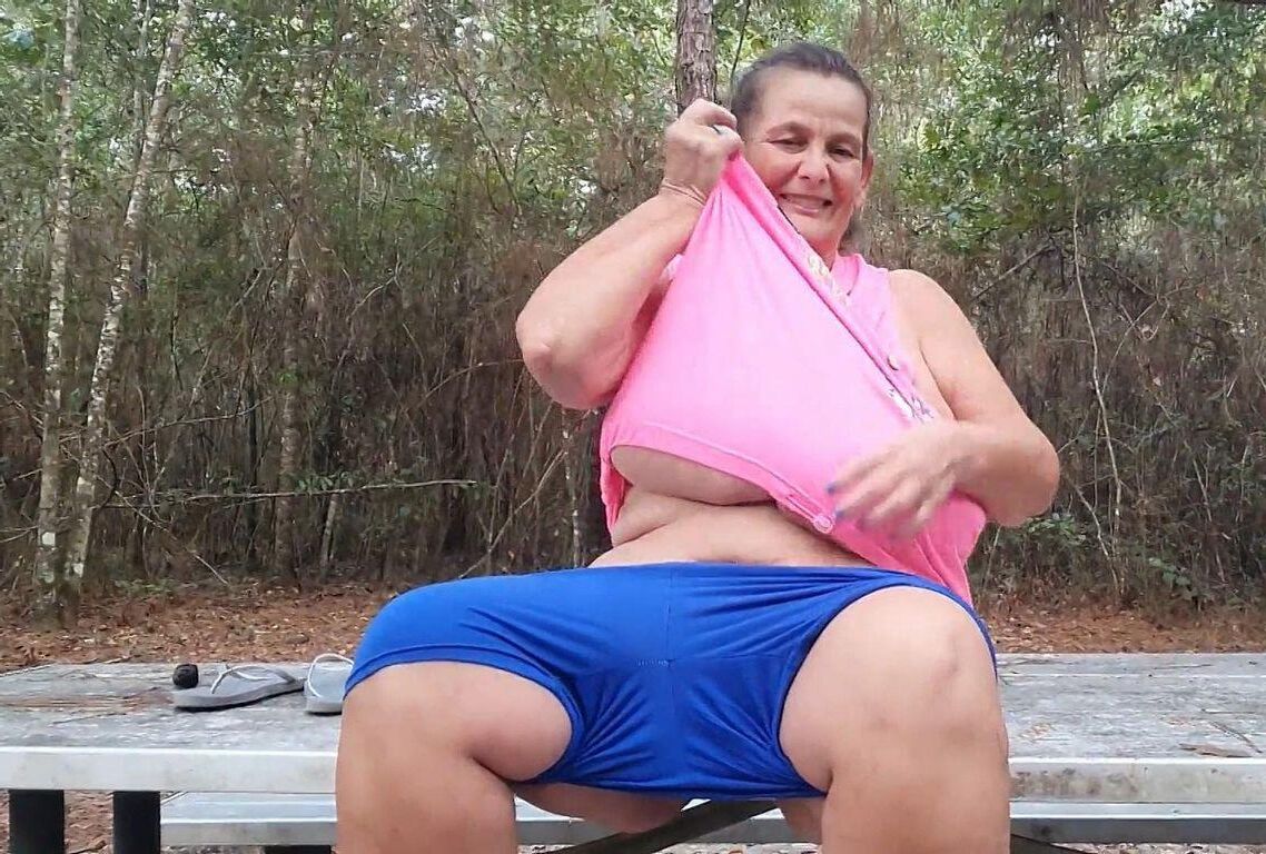 ENJOY SARAH'S MAGNIFICENT BIG BOSOMS