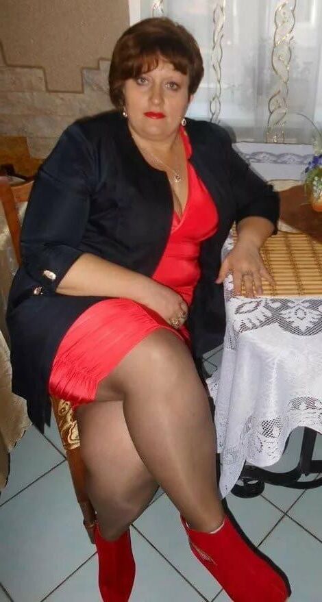 Women fully dressed. No nudes!