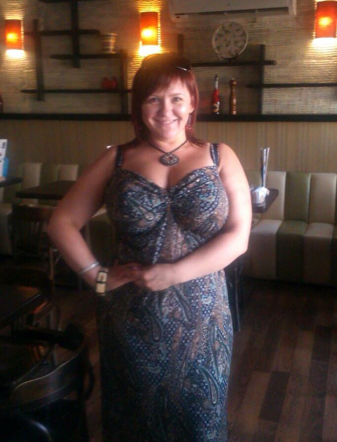 . Women fully dressed. No nudes!